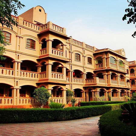 Mvt Guesthouse & Restaurant Vrindavan Exterior photo