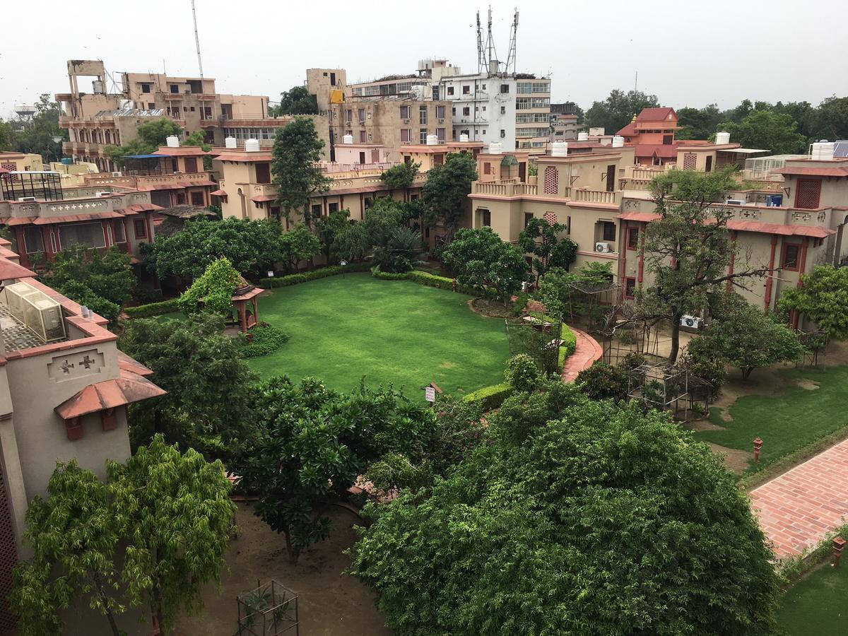 Mvt Guesthouse & Restaurant Vrindavan Exterior photo