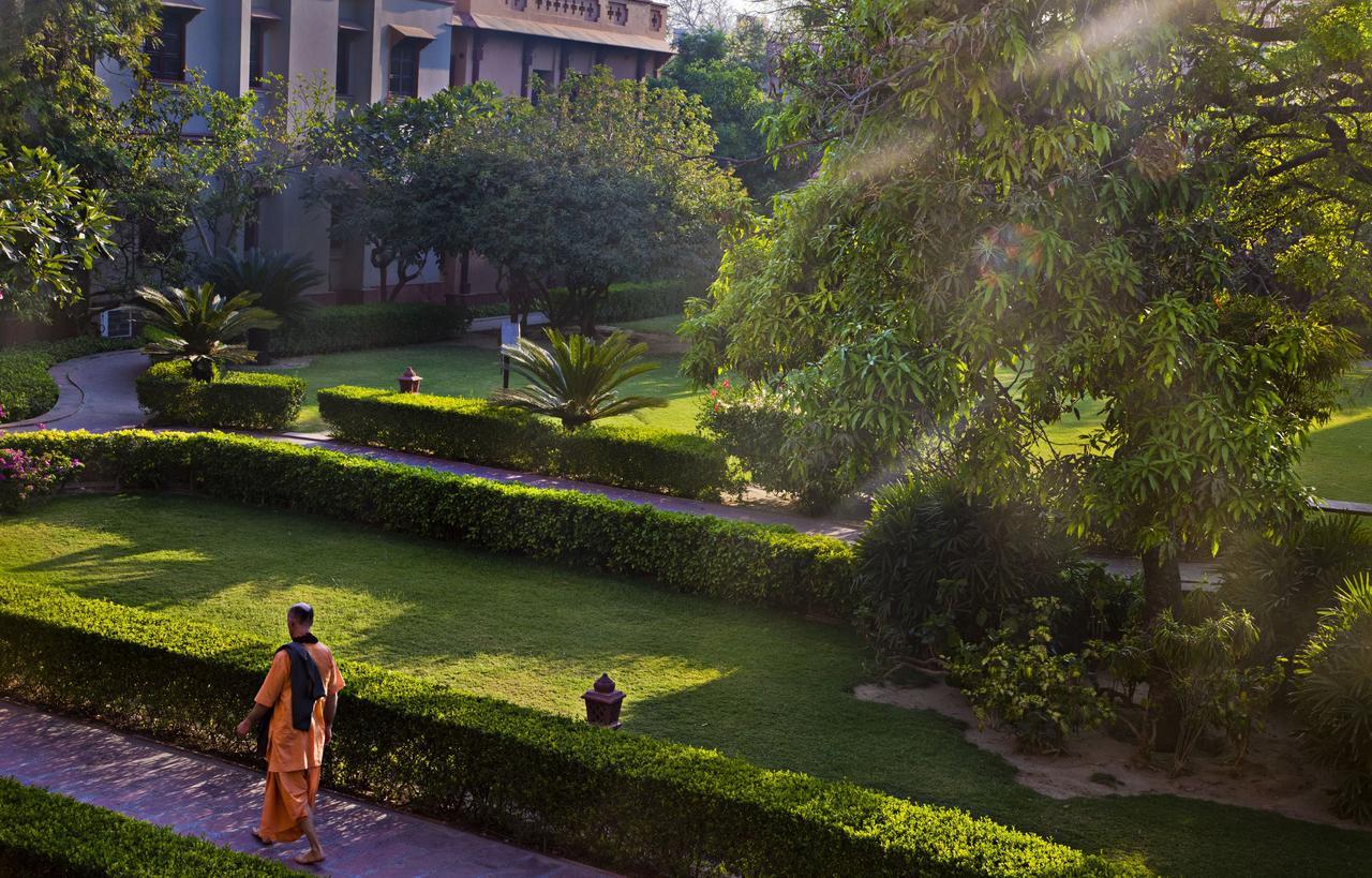 Mvt Guesthouse & Restaurant Vrindavan Exterior photo